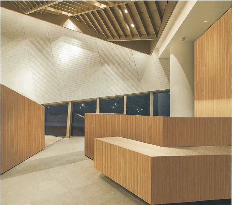 Comment le film PVC autocollant peut-il redynamiser votre comptoir de vitrine ?